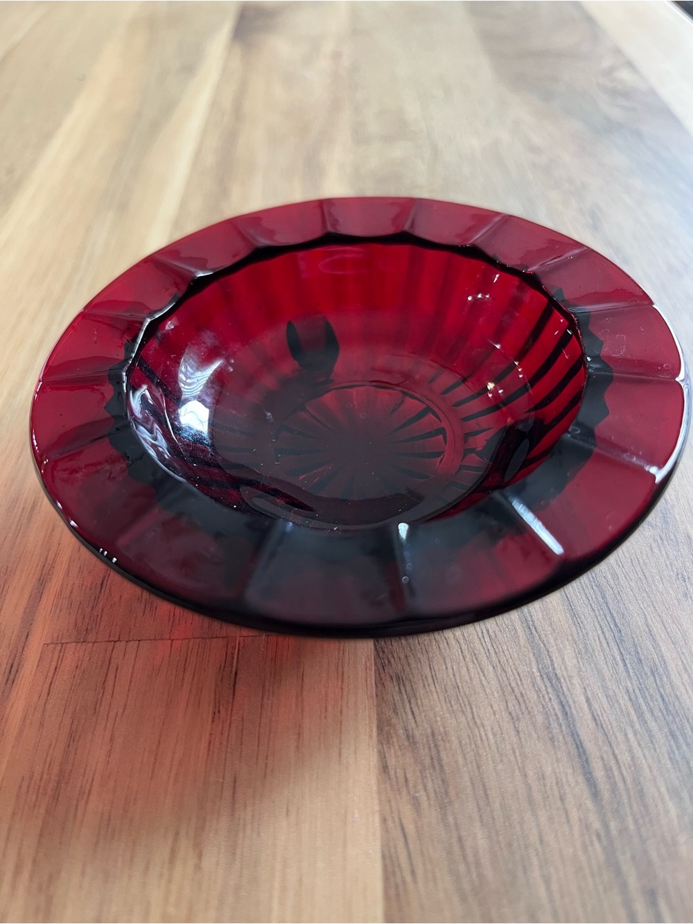 Mid Century Anchor Hocking Royal Ruby Red Footed Glass Ashtray, Vintage - Picture 4 of 7